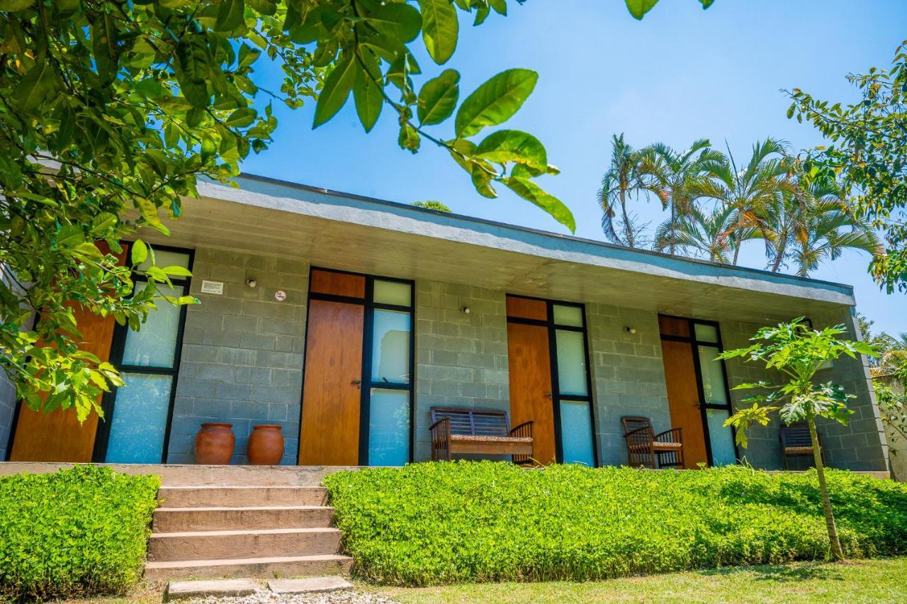 Casa Do Pescador Camburi Hotel Exterior photo
